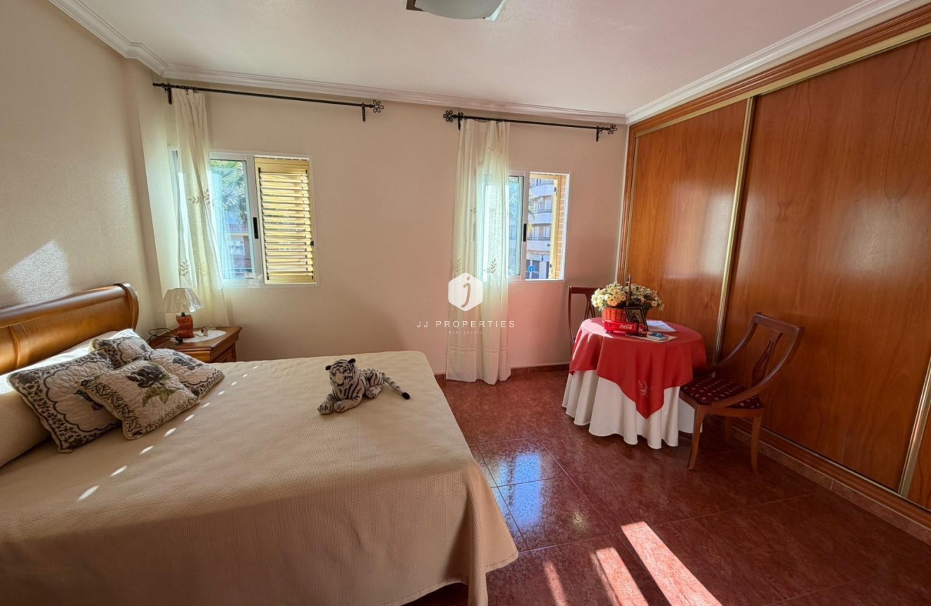 Resale - Chalet -
Guardamar del Segura - Pueblo