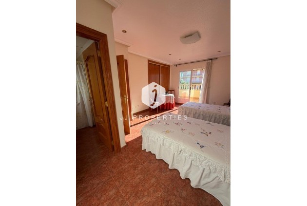 Resale - Chalet -
Guardamar del Segura - Pueblo