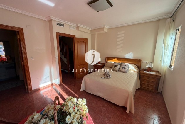 Resale - Chalet -
Guardamar del Segura - Pueblo