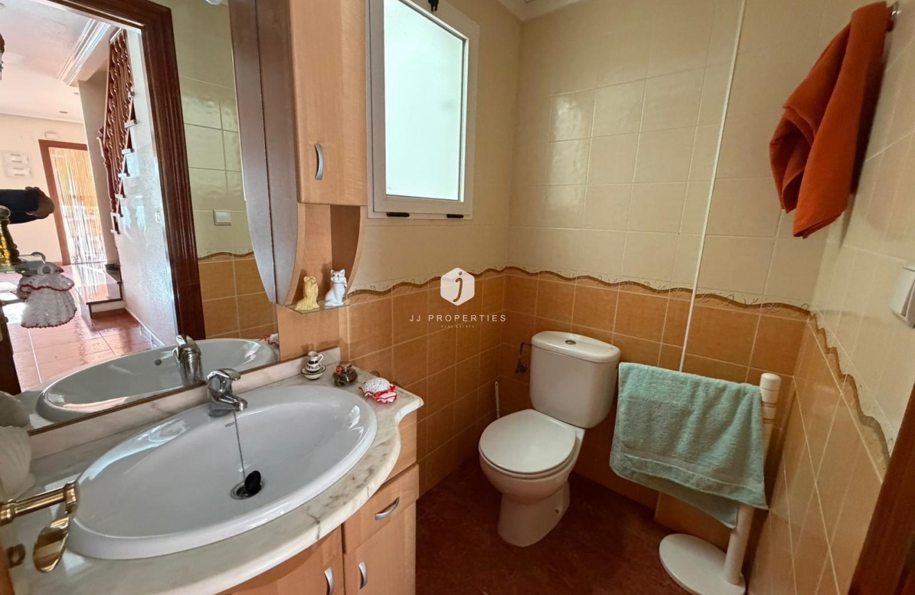 Resale - Chalet -
Guardamar del Segura - Pueblo