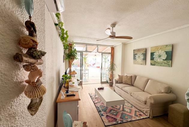 Resale - Apartment / flat -
Torrevieja - Costa Blanca