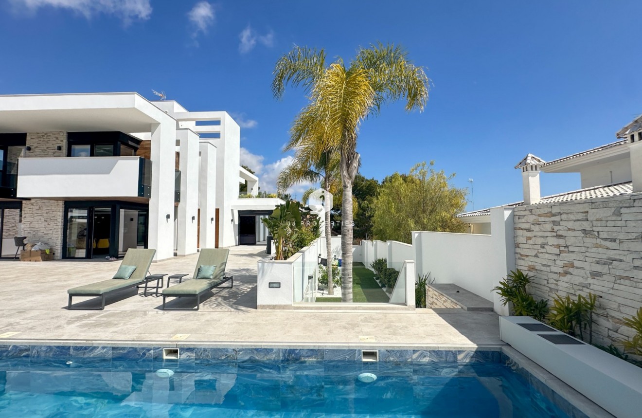 Aus zweiter Hand - Villa -
Orihuela Costa - Costa Blanca