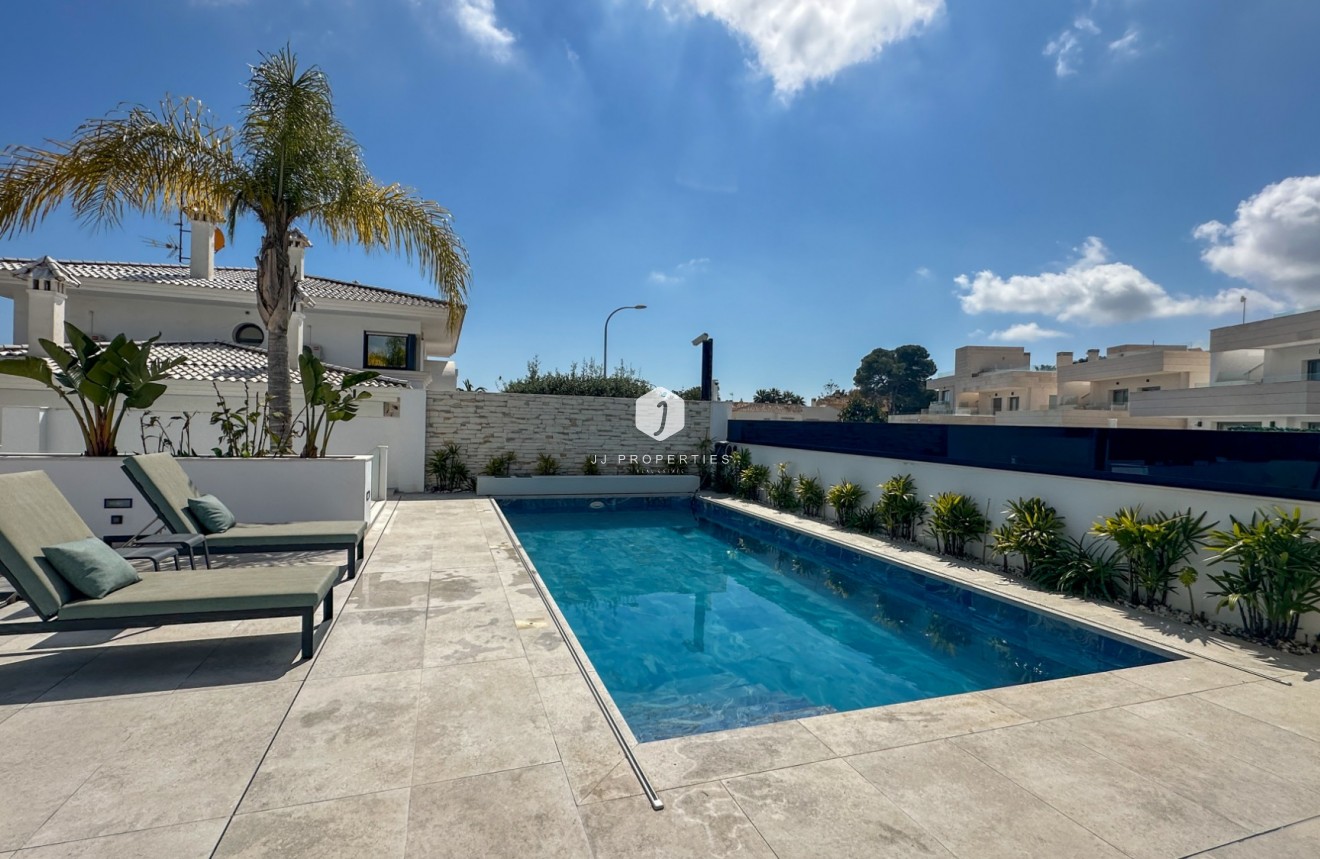 Aus zweiter Hand - Villa -
Orihuela Costa - Costa Blanca