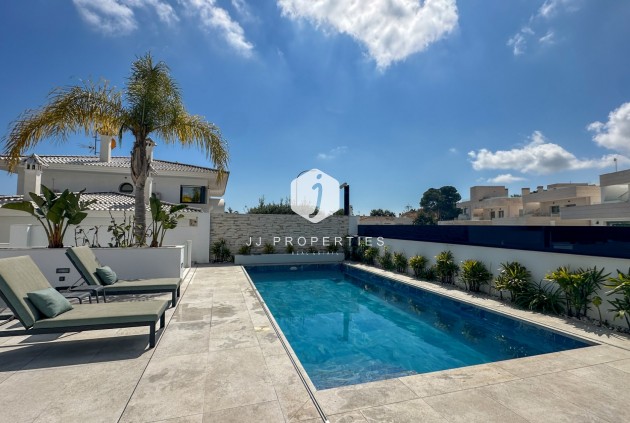 Aus zweiter Hand - Villa -
Orihuela Costa - Costa Blanca