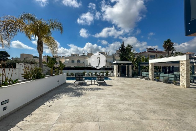 Aus zweiter Hand - Villa -
Orihuela Costa - Costa Blanca