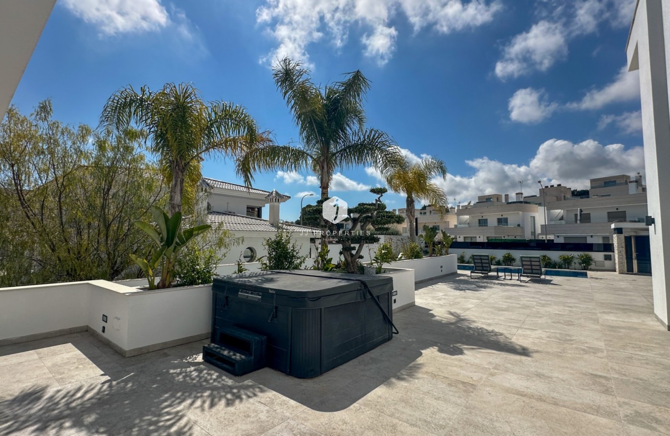 Aus zweiter Hand - Villa -
Orihuela Costa - Costa Blanca