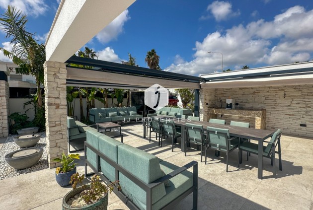 Aus zweiter Hand - Villa -
Orihuela Costa - Costa Blanca