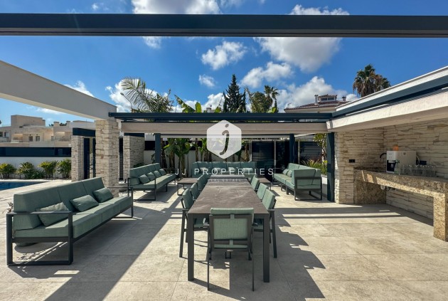 Aus zweiter Hand - Villa -
Orihuela Costa - Costa Blanca