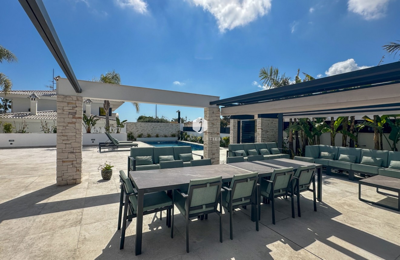 Aus zweiter Hand - Villa -
Orihuela Costa - Costa Blanca