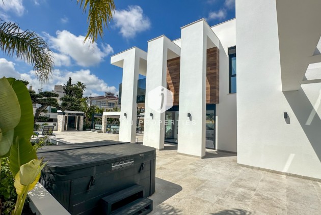 Aus zweiter Hand - Villa -
Orihuela Costa - Costa Blanca