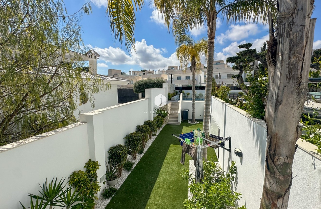 Aus zweiter Hand - Villa -
Orihuela Costa - Costa Blanca