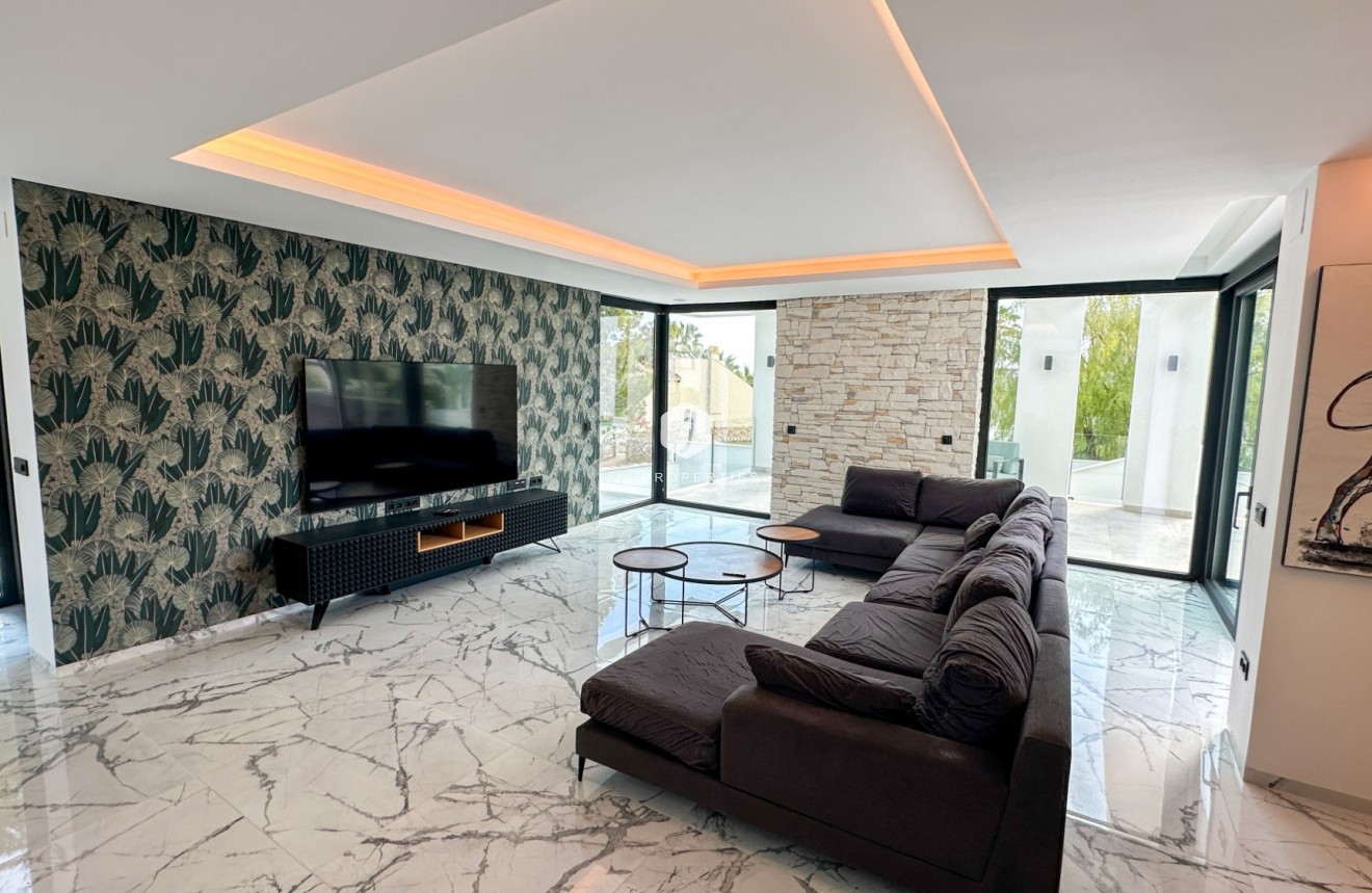 Aus zweiter Hand - Villa -
Orihuela Costa - Costa Blanca