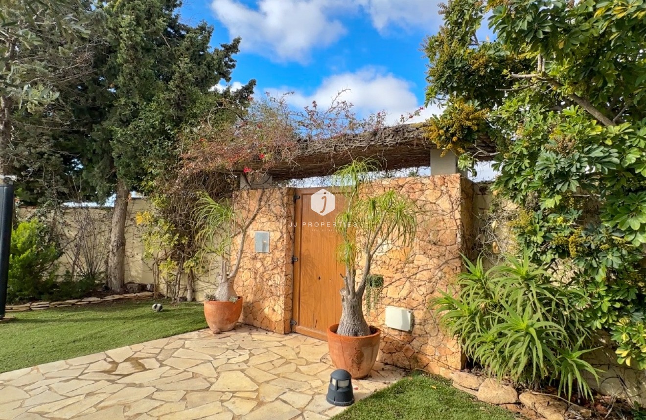 Z drugiej ręki - Villa -
Dehesa de Campoamor - Costa Blanca