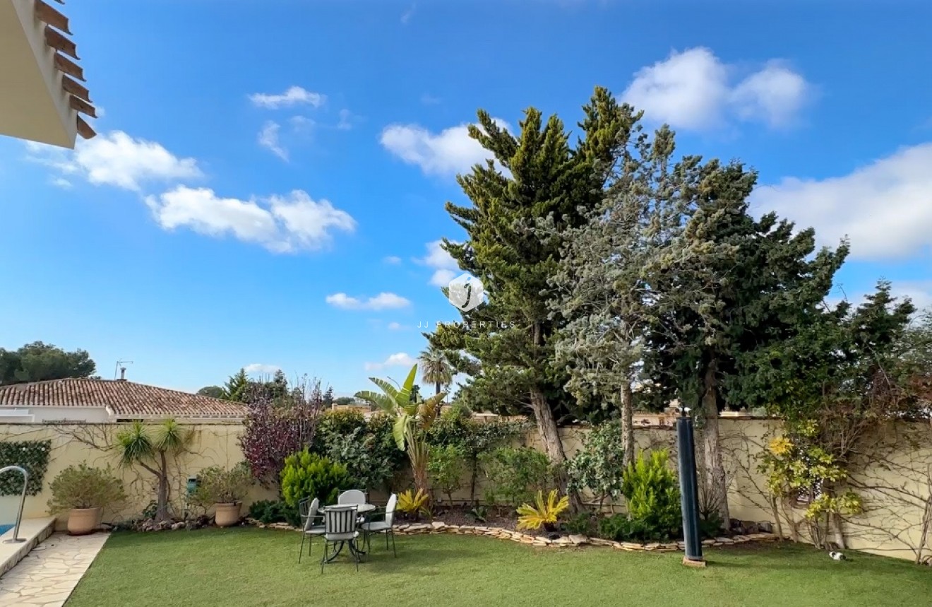 Z drugiej ręki - Villa -
Dehesa de Campoamor - Costa Blanca