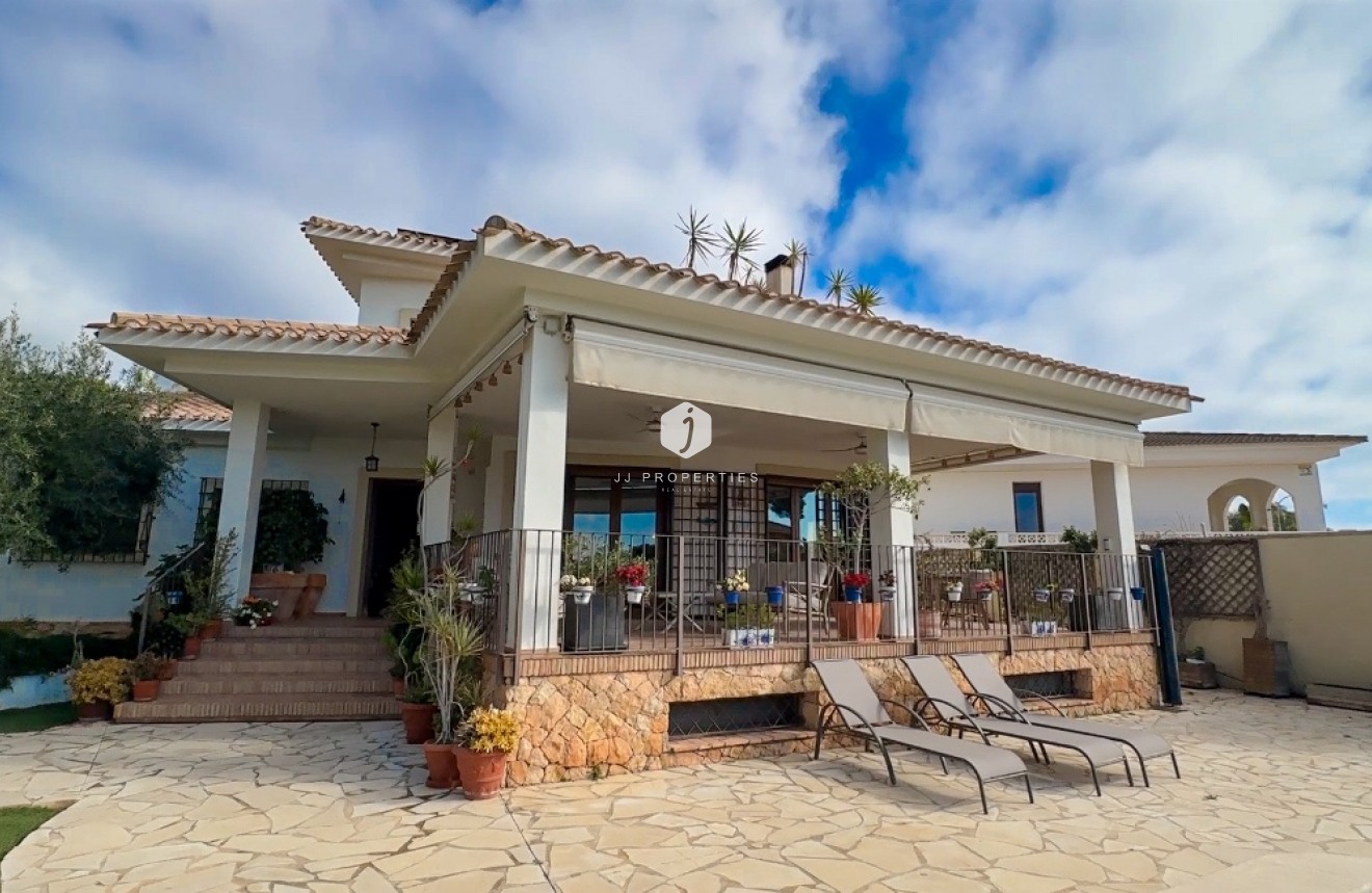 Z drugiej ręki - Villa -
Dehesa de Campoamor - Costa Blanca
