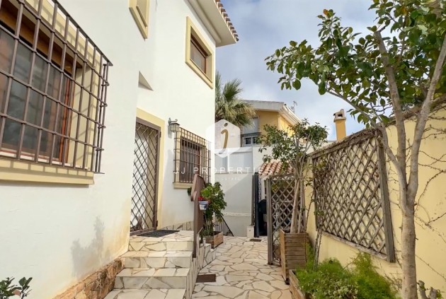 Z drugiej ręki - Villa -
Dehesa de Campoamor - Costa Blanca