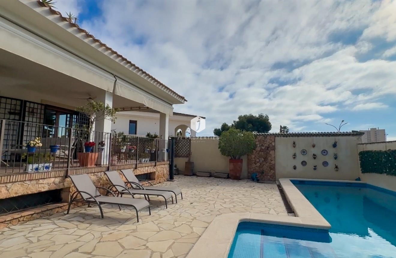 Z drugiej ręki - Villa -
Dehesa de Campoamor - Costa Blanca