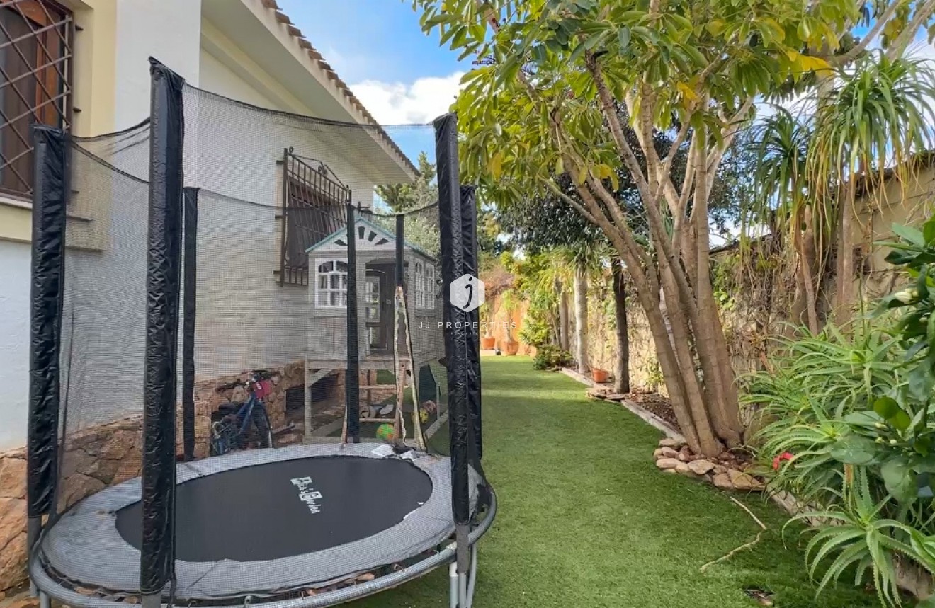 Z drugiej ręki - Villa -
Dehesa de Campoamor - Costa Blanca