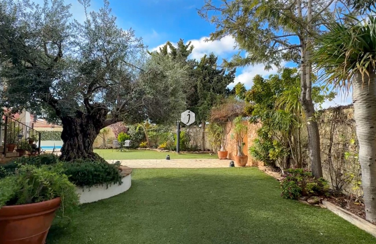 Z drugiej ręki - Villa -
Dehesa de Campoamor - Costa Blanca