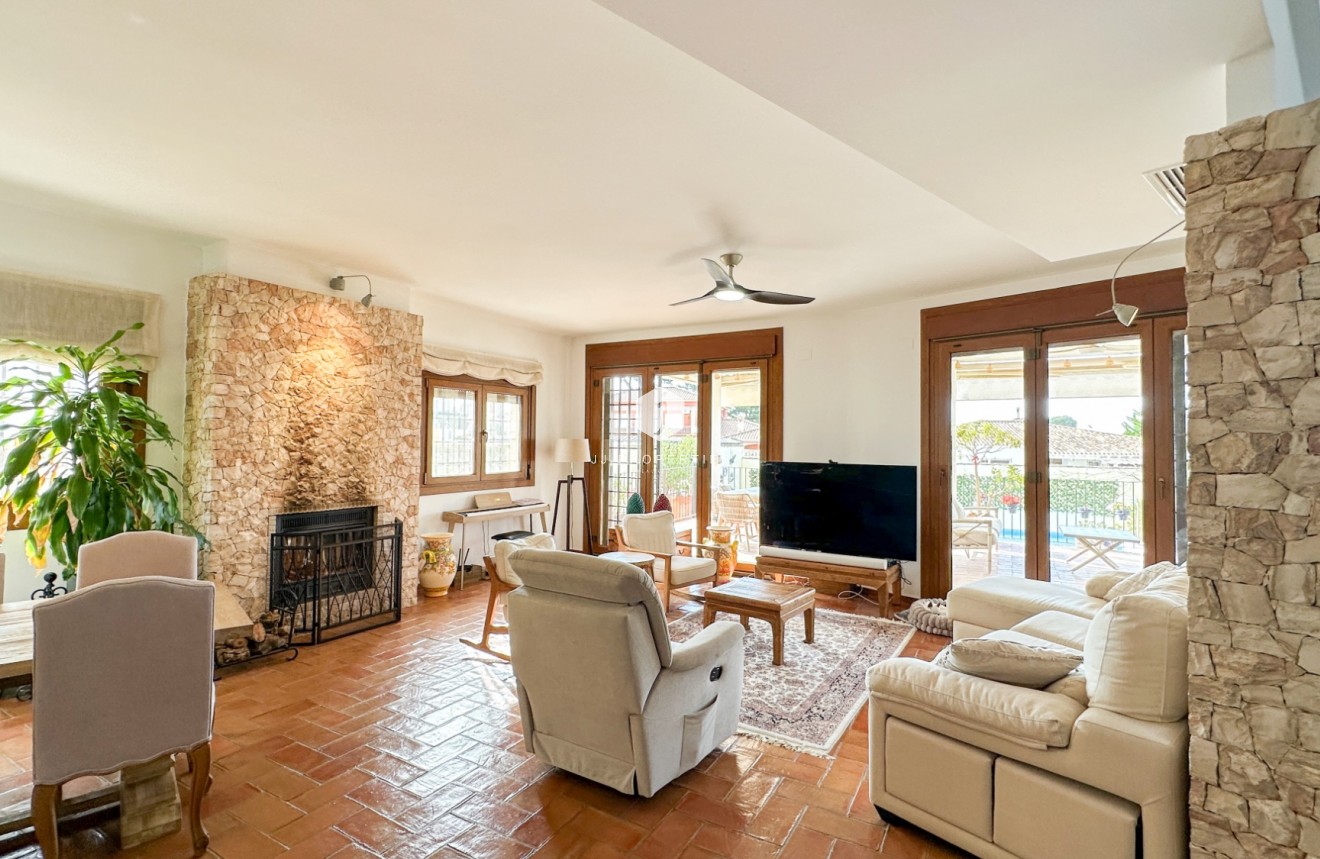 Z drugiej ręki - Villa -
Dehesa de Campoamor - Costa Blanca