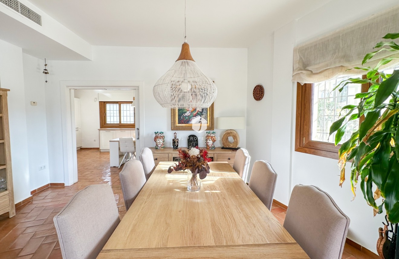 Z drugiej ręki - Villa -
Dehesa de Campoamor - Costa Blanca