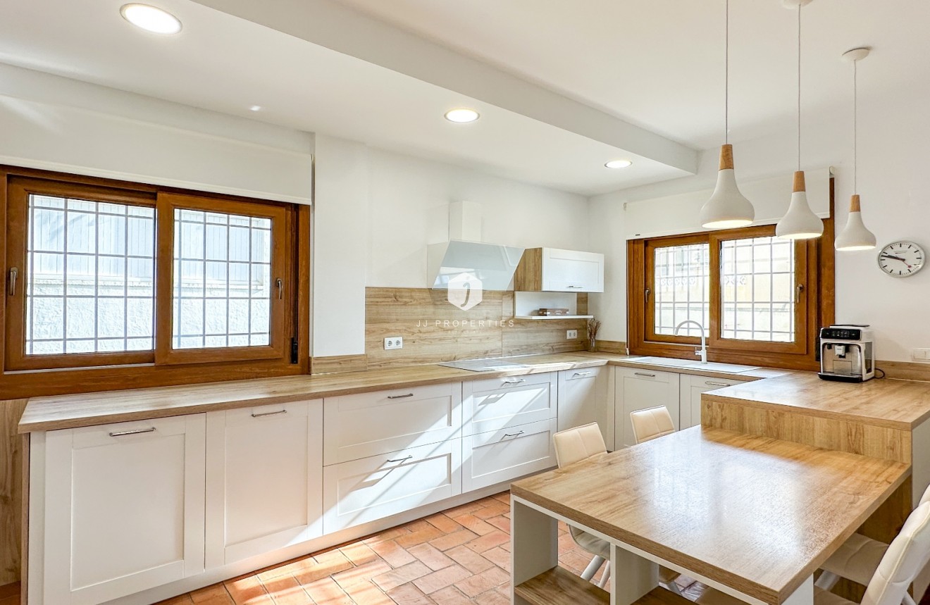 Z drugiej ręki - Villa -
Dehesa de Campoamor - Costa Blanca