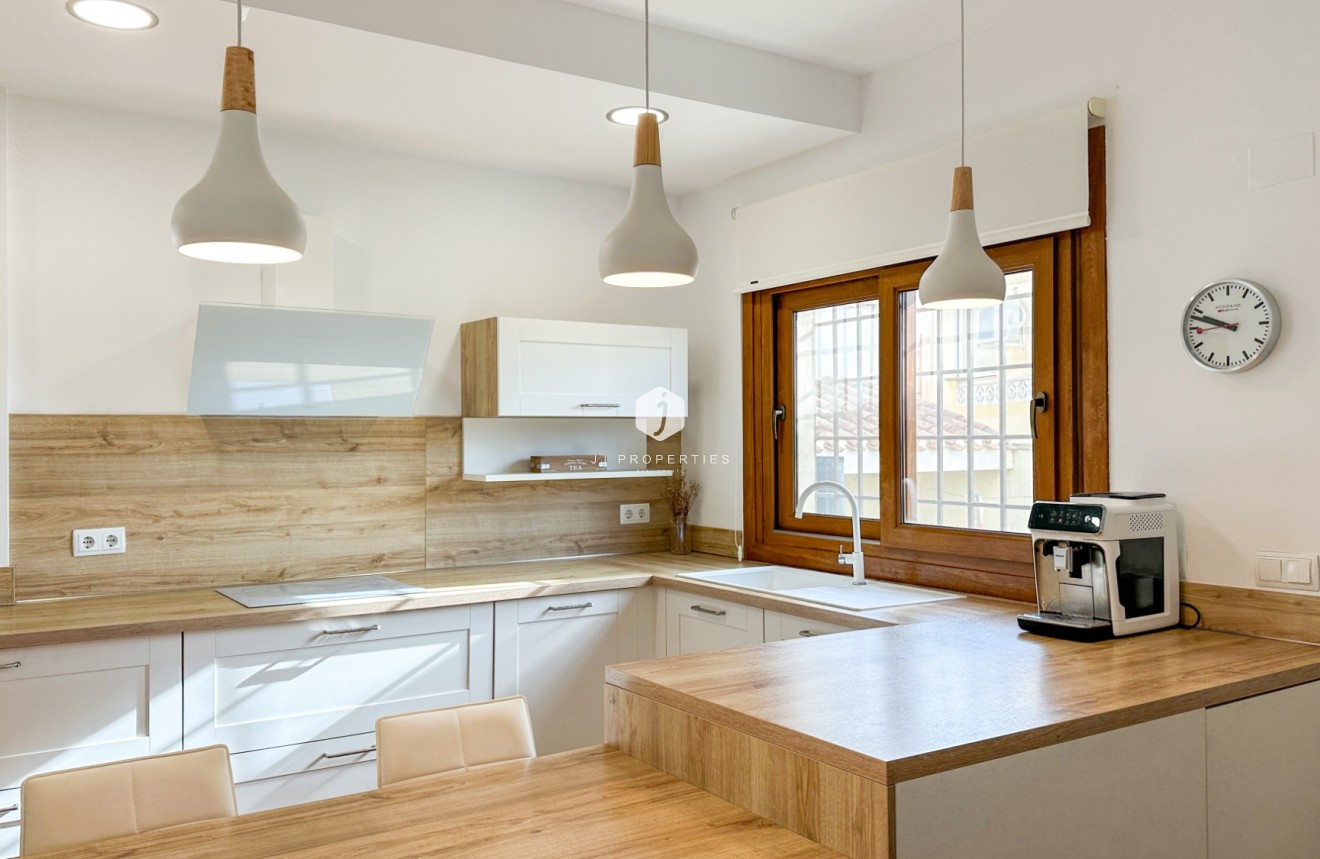 Z drugiej ręki - Villa -
Dehesa de Campoamor - Costa Blanca