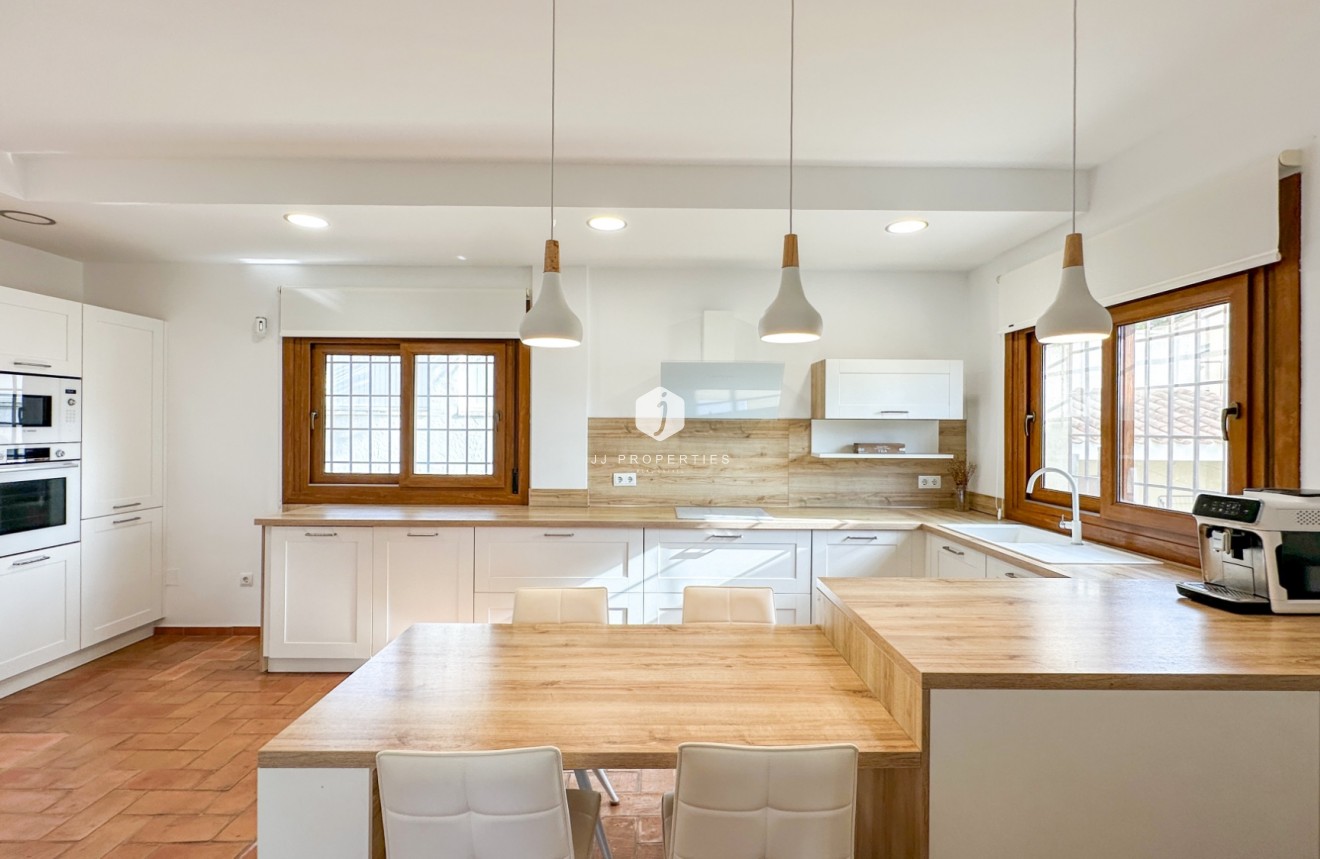 Z drugiej ręki - Villa -
Dehesa de Campoamor - Costa Blanca