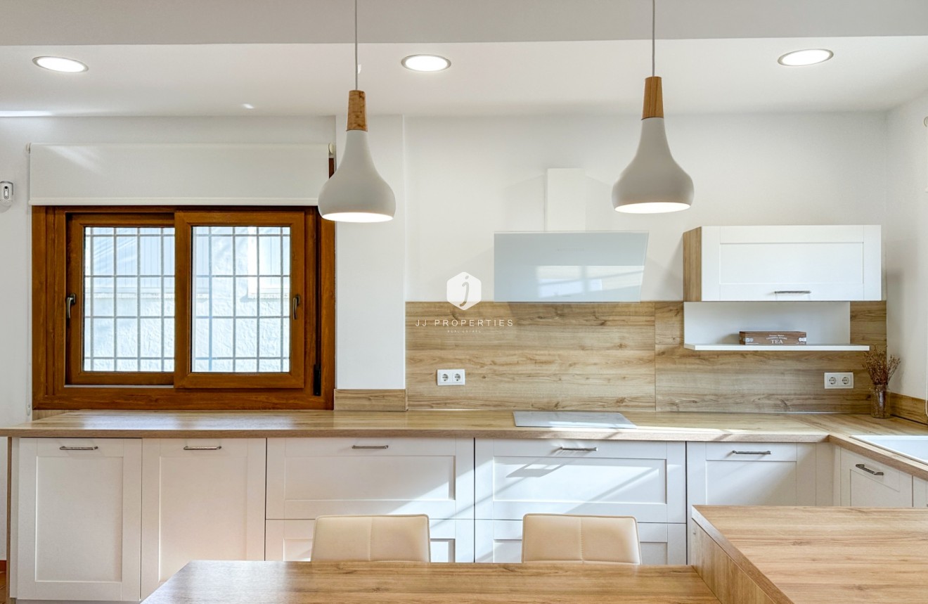 Z drugiej ręki - Villa -
Dehesa de Campoamor - Costa Blanca