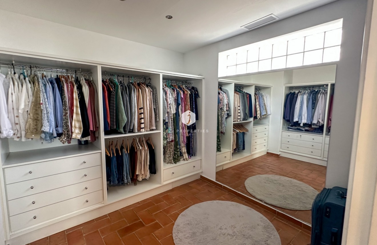 Z drugiej ręki - Villa -
Dehesa de Campoamor - Costa Blanca