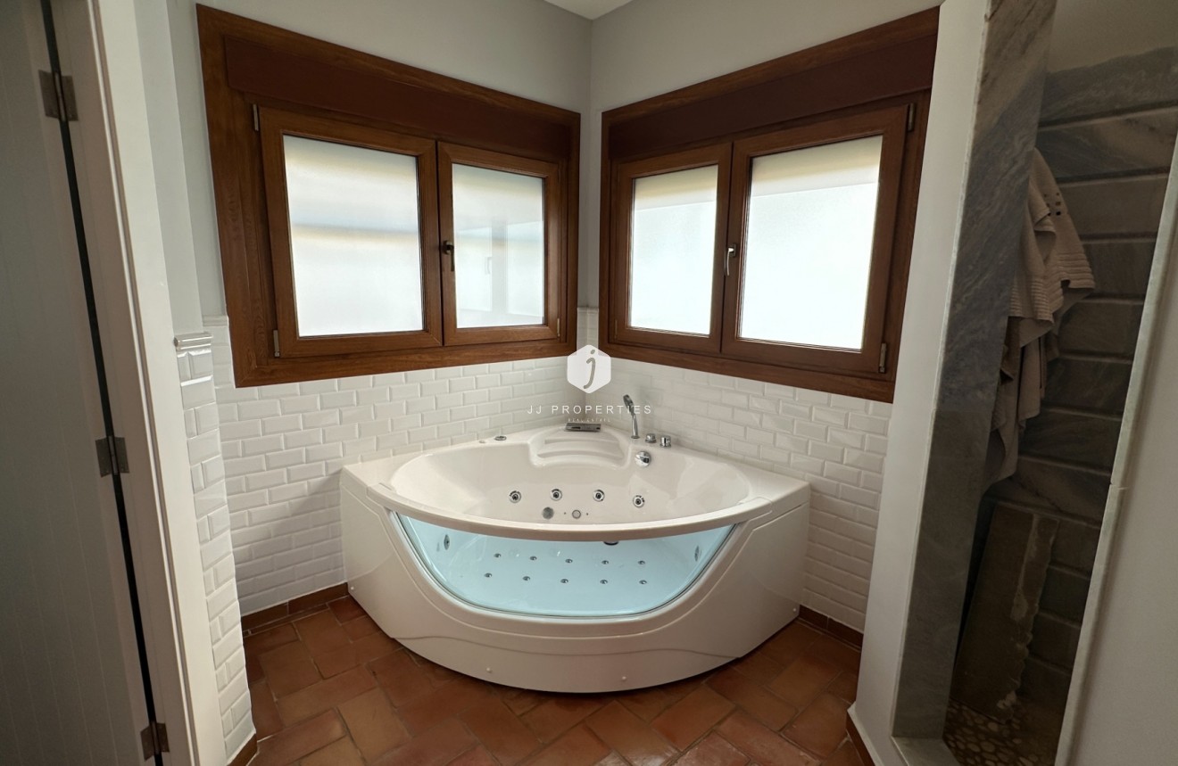 Z drugiej ręki - Villa -
Dehesa de Campoamor - Costa Blanca