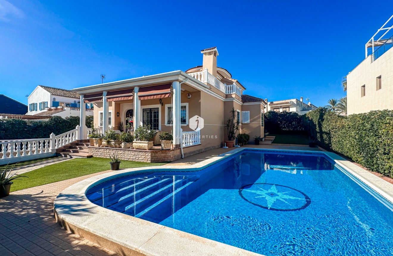 Tweedehands - Villa -
La Mata - Costa Blanca