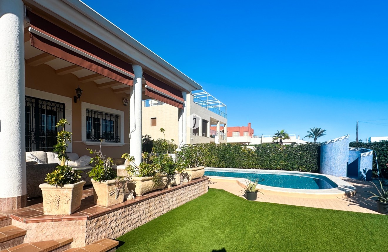 Tweedehands - Villa -
La Mata - Costa Blanca