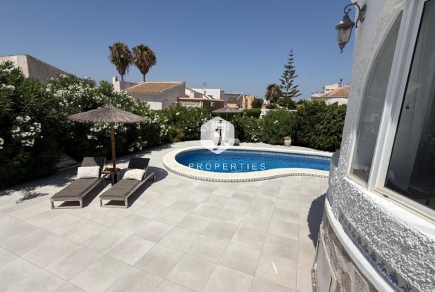 D'occasion - Villa -
Torrevieja - Costa Blanca