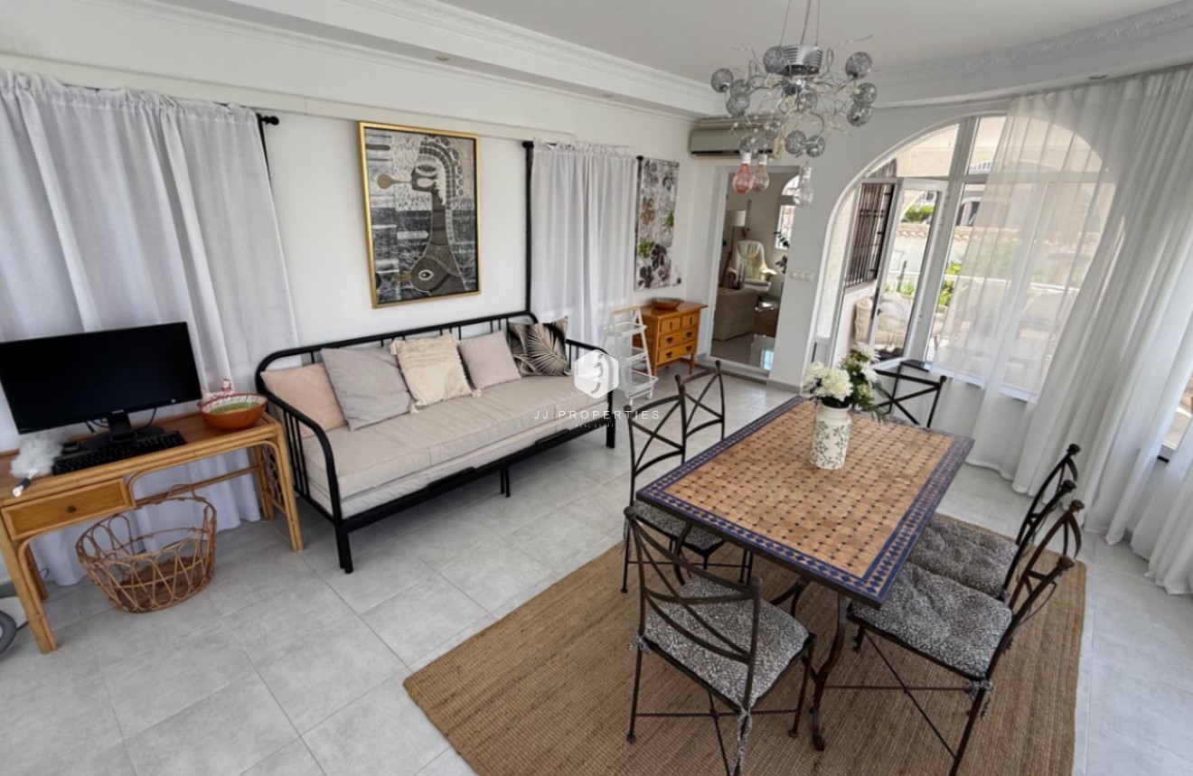 D'occasion - Villa -
Torrevieja - Costa Blanca