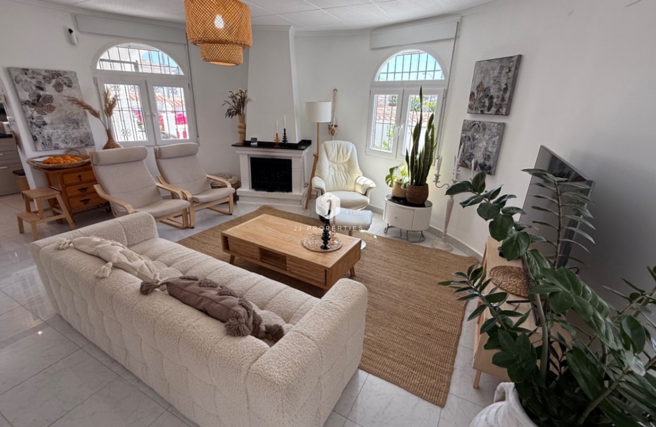 D'occasion - Villa -
Torrevieja - Costa Blanca