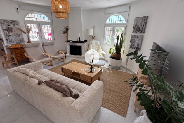 D'occasion - Villa -
Torrevieja - Costa Blanca