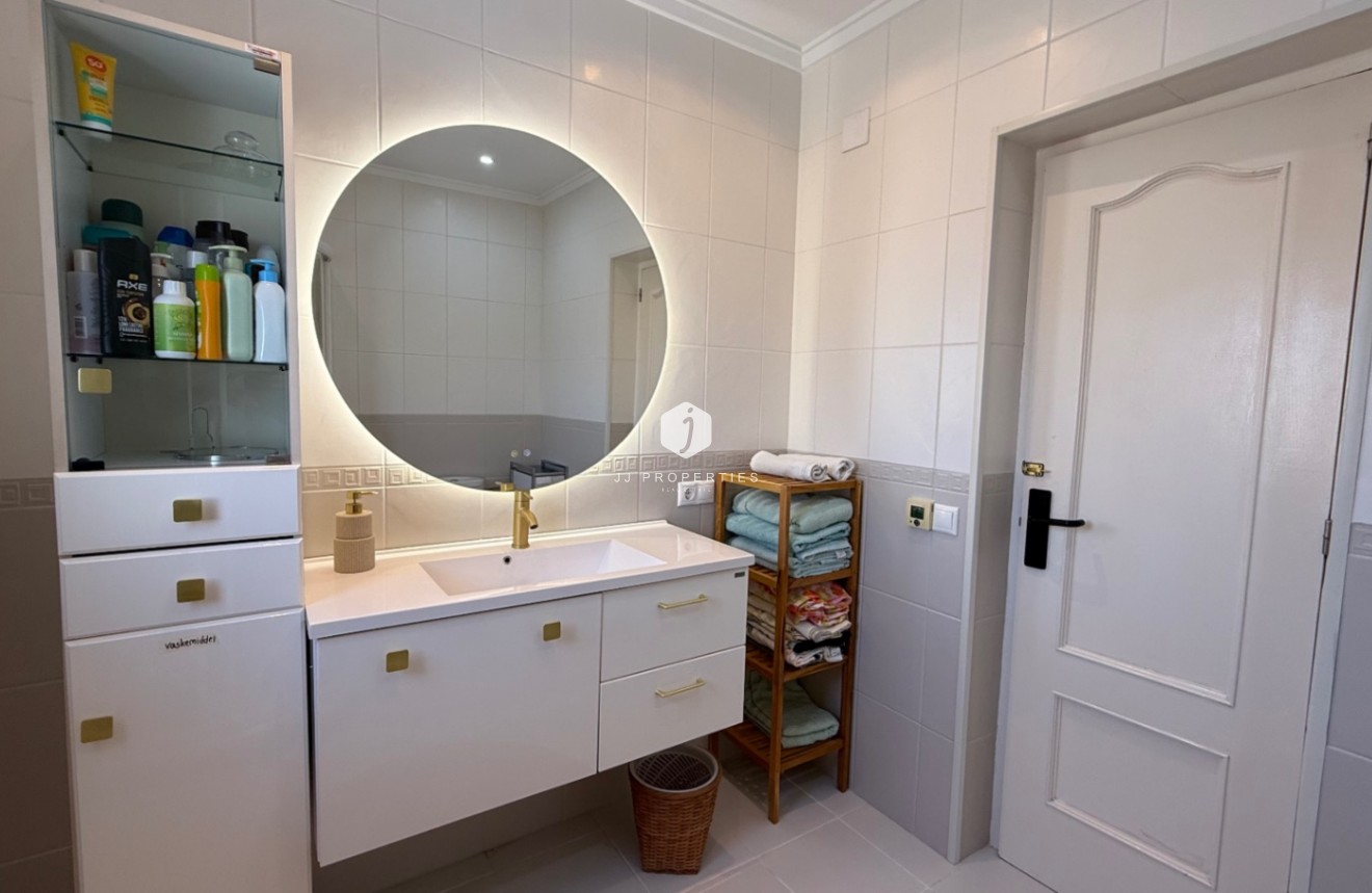 D'occasion - Villa -
Torrevieja - Costa Blanca