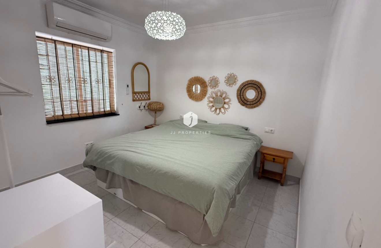 D'occasion - Villa -
Torrevieja - Costa Blanca