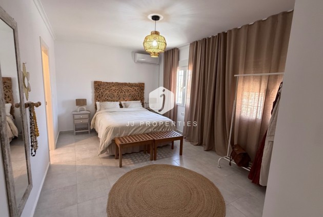 D'occasion - Villa -
Torrevieja - Costa Blanca