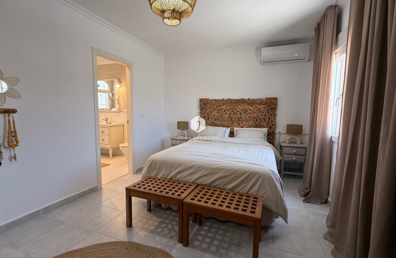 D'occasion - Villa -
Torrevieja - Costa Blanca