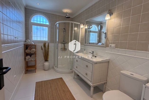 D'occasion - Villa -
Torrevieja - Costa Blanca