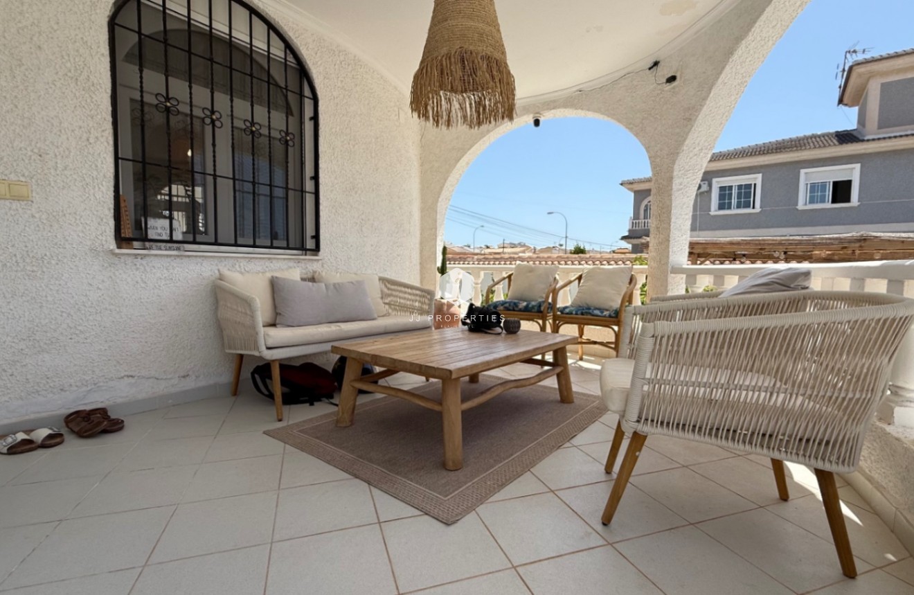 D'occasion - Villa -
Torrevieja - Costa Blanca