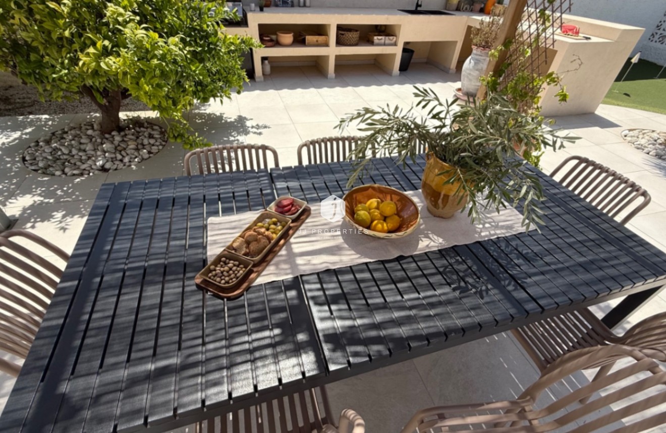 D'occasion - Villa -
Torrevieja - Costa Blanca