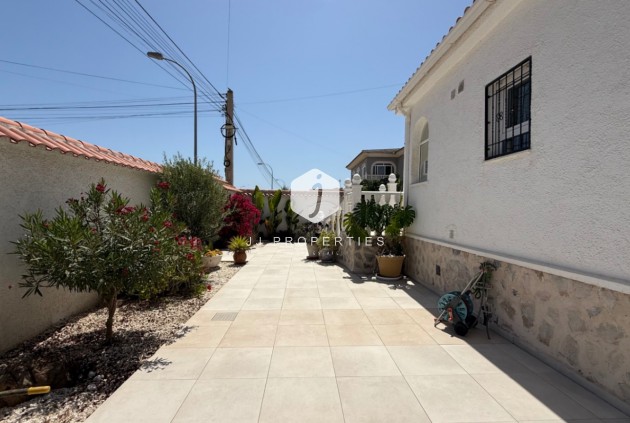 D'occasion - Villa -
Torrevieja - Costa Blanca