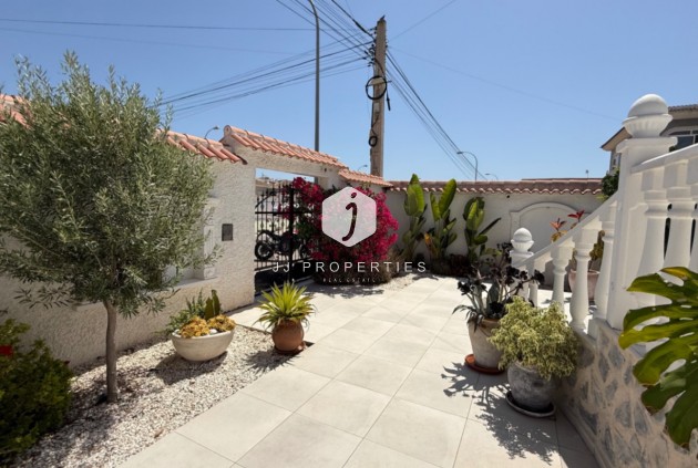 D'occasion - Villa -
Torrevieja - Costa Blanca