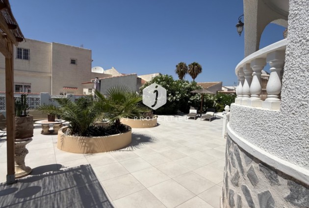 D'occasion - Villa -
Torrevieja - Costa Blanca