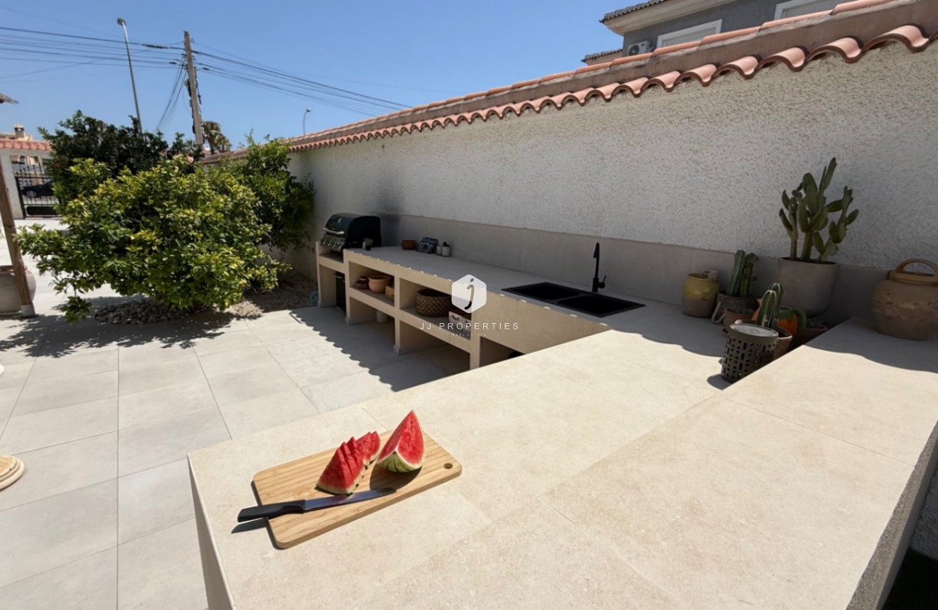 D'occasion - Villa -
Torrevieja - Costa Blanca