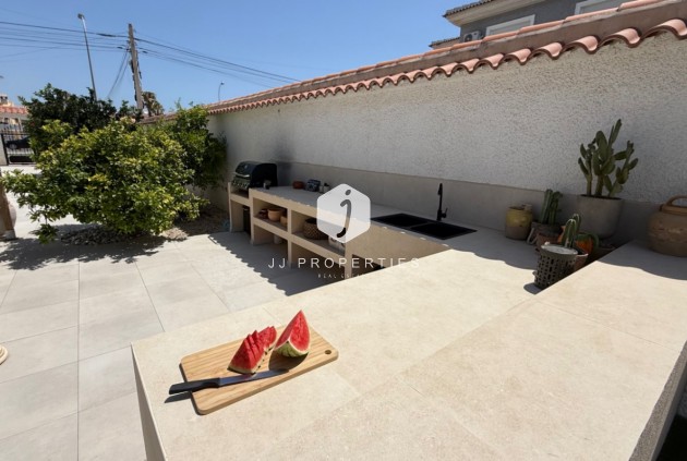 D'occasion - Villa -
Torrevieja - Costa Blanca