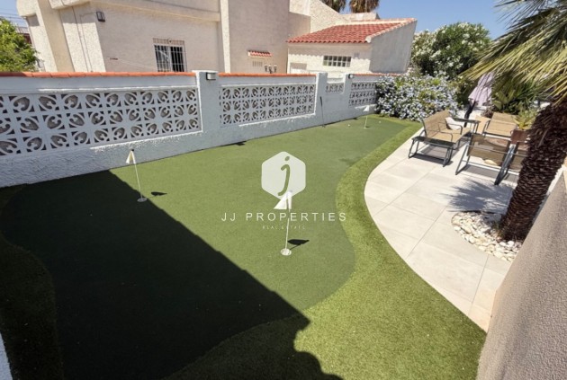 D'occasion - Villa -
Torrevieja - Costa Blanca